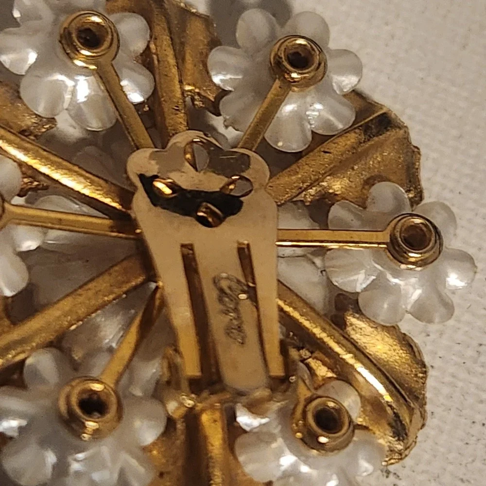 Vintage Coro‎ Floral Clip On Earrings Gold Tone White Flower AB Rhinestone 1.25
